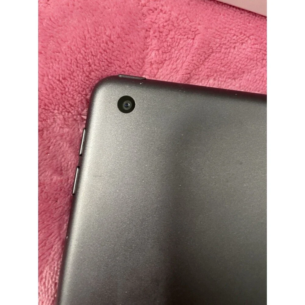 Apple iPad 7th Gen 32GB Space Gray Wi-Fi A2197 10.2
